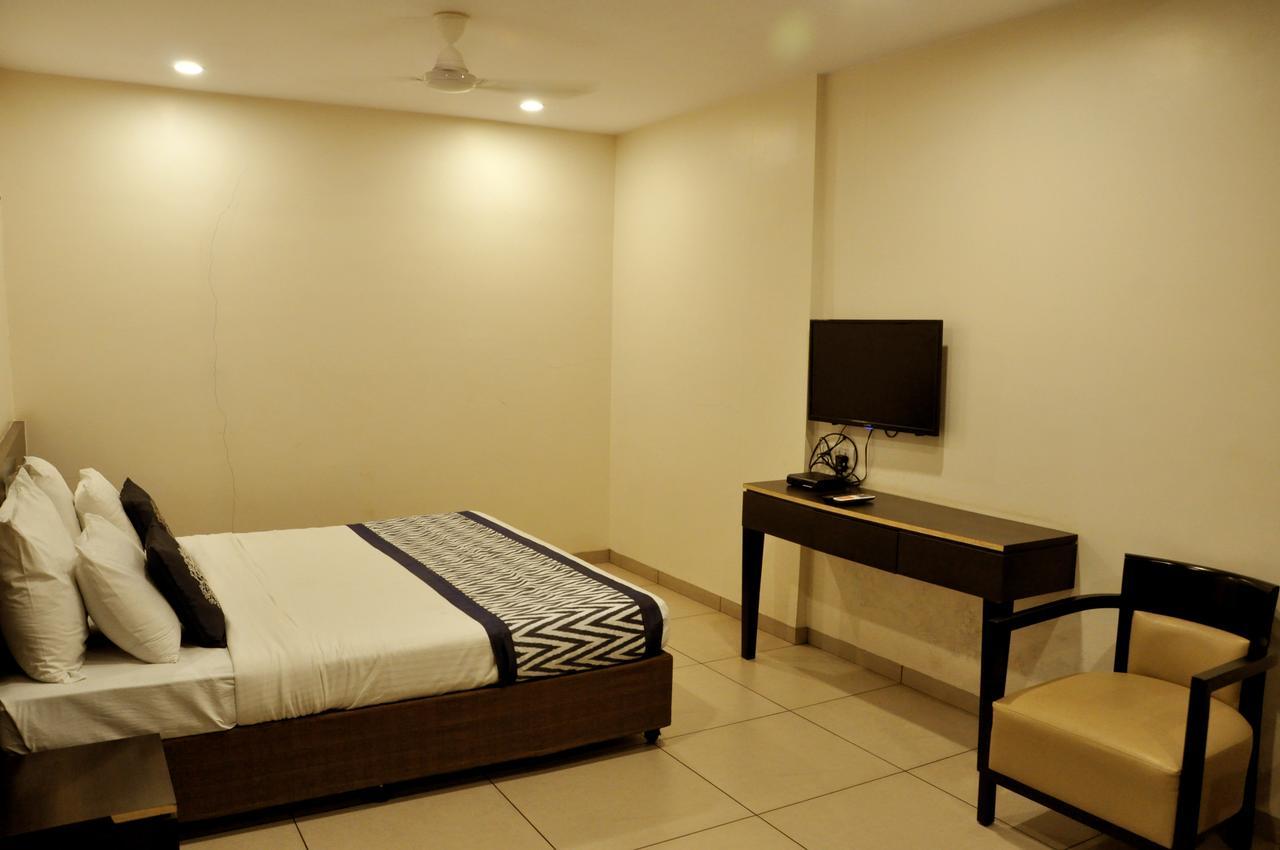 Hotel Tourist, Kolhapur Exterior photo