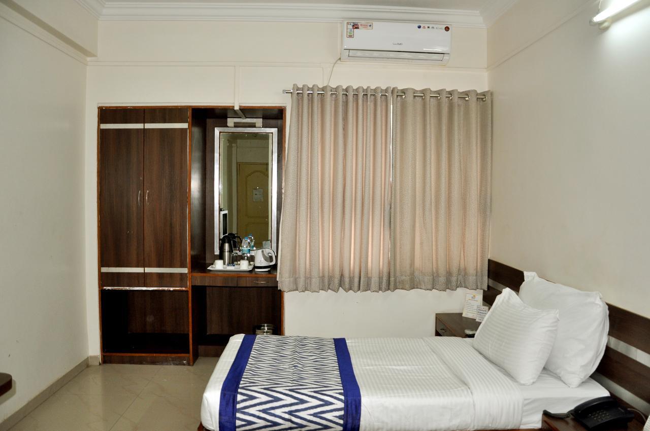 Hotel Tourist, Kolhapur Exterior photo
